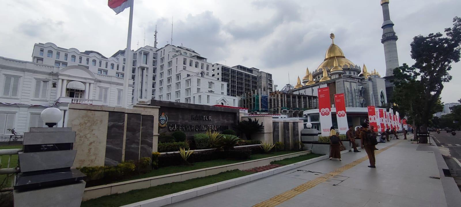 Kantor-Gubernur-Sumut-yang-terletak-di-Jalan-Pangeran-Diponegoro.jpg