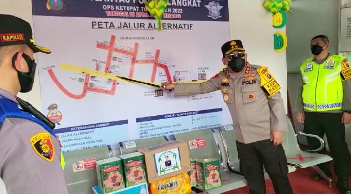 Kapolda-Sumut-Irjen-RZ-Panca-Putra-Simanjuntak-saat-memberi-arahan.jpg