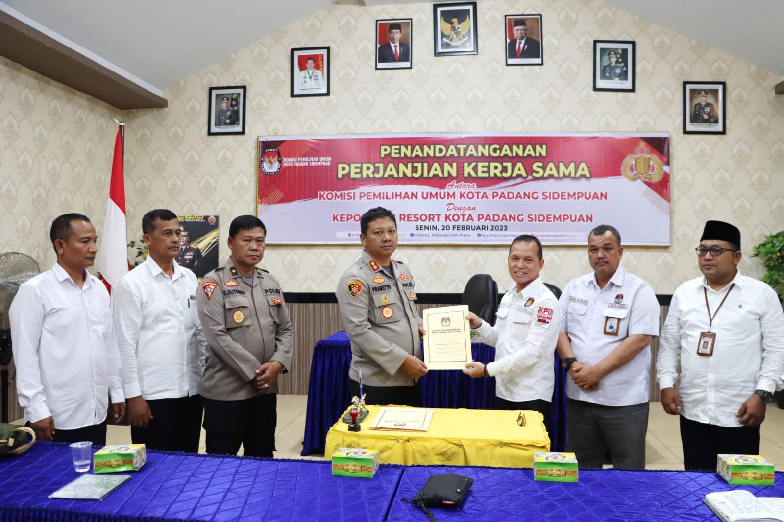 Kapolres-AKBP-Dwi-Prasetyo-Wibowo-KPU-MoU.jpg