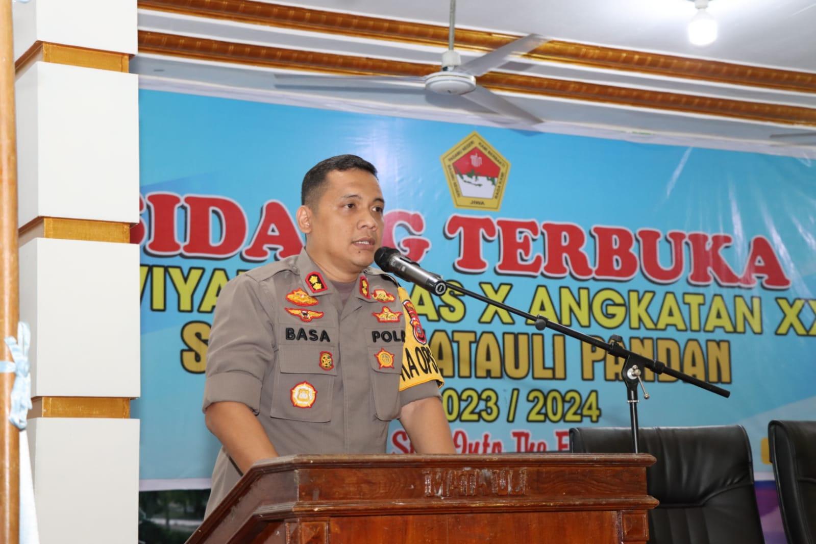 Kapolres-Tapteng-AKBP-Basa-Emden-Banjarnahor-sosialisasi-narkotika-lq.jpg
