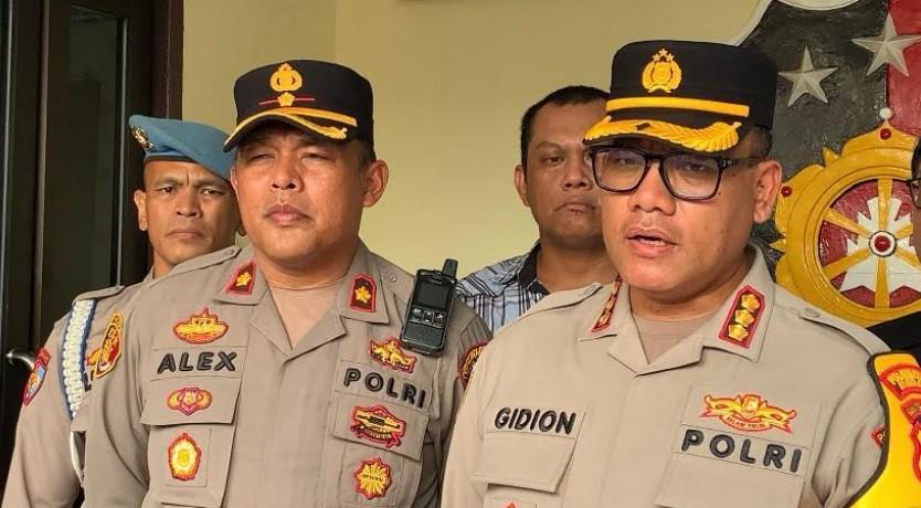 Kapolrestabes-Medan-Kombes-pol-Gidion-Arief-Setyawan-kanan-saat-paparan-begal-sadis.jpg