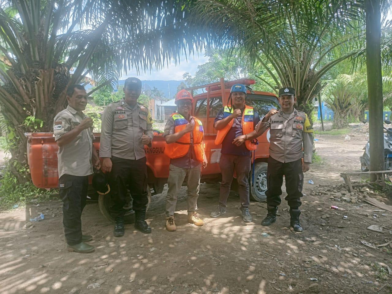Kapolsek-Batunadua-AKP-Andi-Gustawi-pencarian-korban.jpg