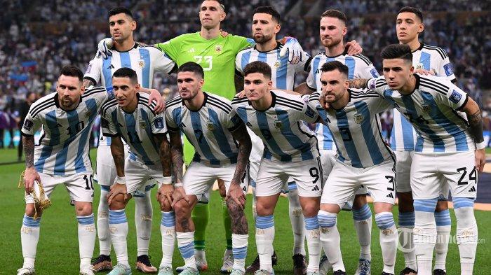 Kapten-Lionel-Messi-paling-kiri-dan-para-pemain-timnas-Argentina-Kirill-KUDRYAVTSEV-AFP.jpg