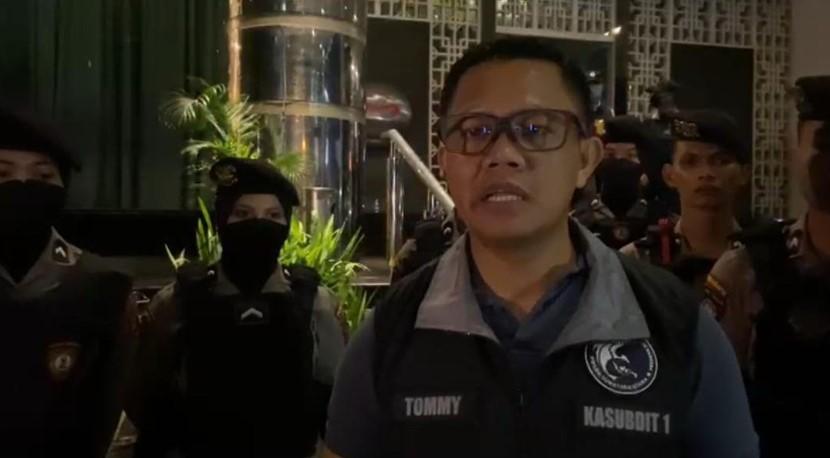 Kasubdit-I-Ditresnarkoba-Polda-Sumut-AKBP-Thommy-Aruan-ketika-diwawancarai-11.jpg