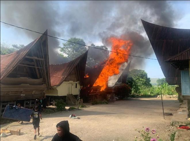 Kebakaran-terjadi-di-Dusun-II-Huta-Lobu-Desa-Sianjurmulamula-Kecamatan-Sianjur-Mulamula.jpg