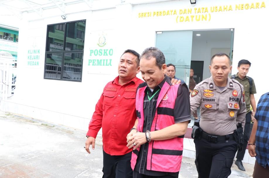 Kejaksaan-Negeri-Medan-menahan-tiga-tersangka-dugaan-korupsi.jpg