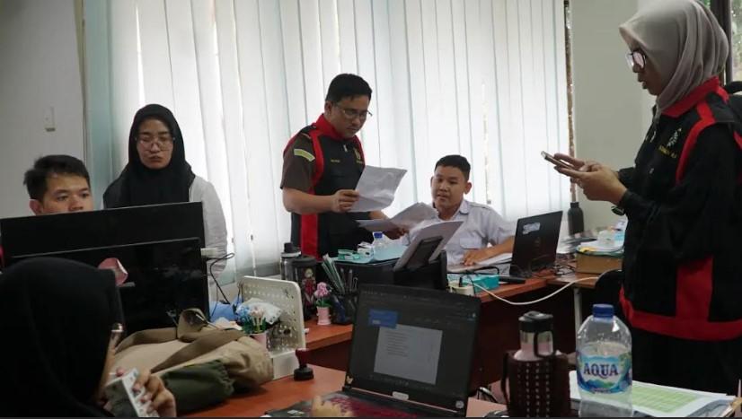 Kejaksaan-Tinggi-Sumatera-Utara-menggeledah-kantor-Satuan-Kerja-Perumahan-1.jpg