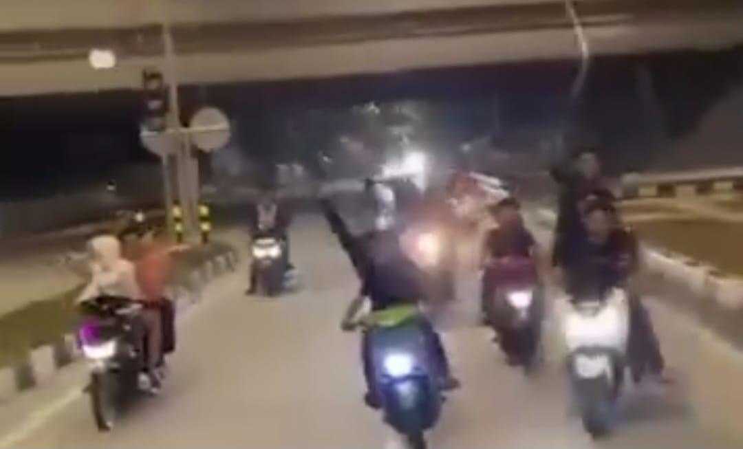 Kelompok-geng-motor-sambil.jpg