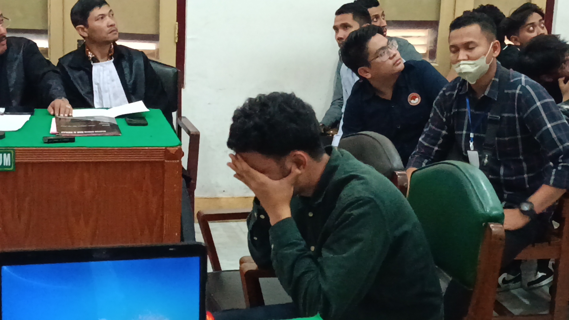 Diduga Trauma Berat, Ken Admiral Tutup Mata saat Video Penganiayaannya Diputar di Pengadilan