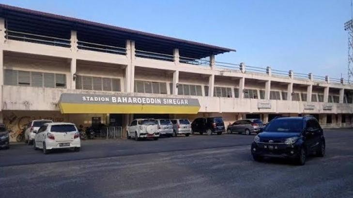 Kendaraan-banyak-terparkir-di-Stadion-Baharoeddin-Siregar-di-Lubuk-Pakam-beberapa-waktu-lalu.jpg