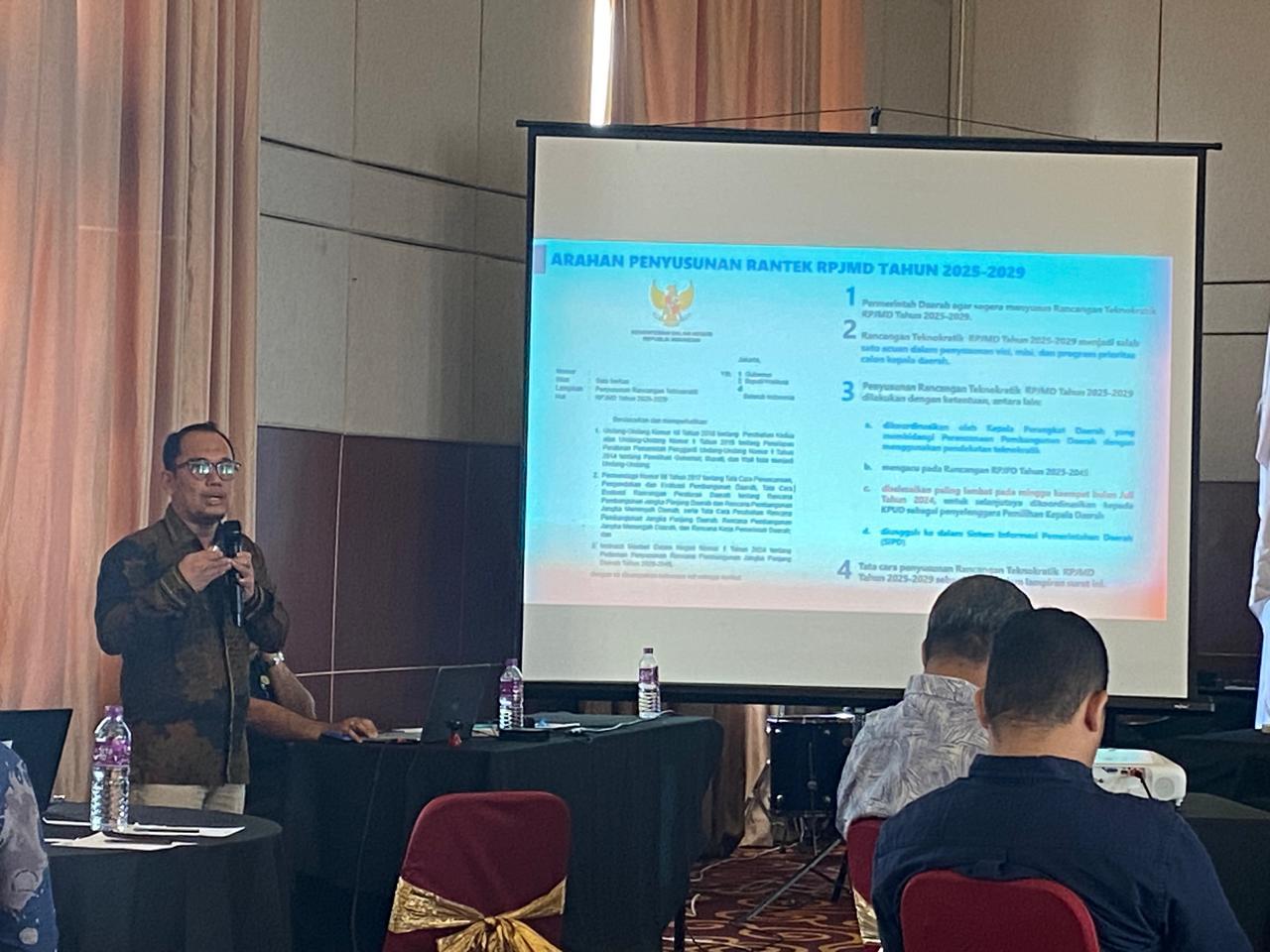 Kepala-Bappeda-Kota-Pematangsiantar-Dedi-Idris-Harahap-memaparkan.jpg