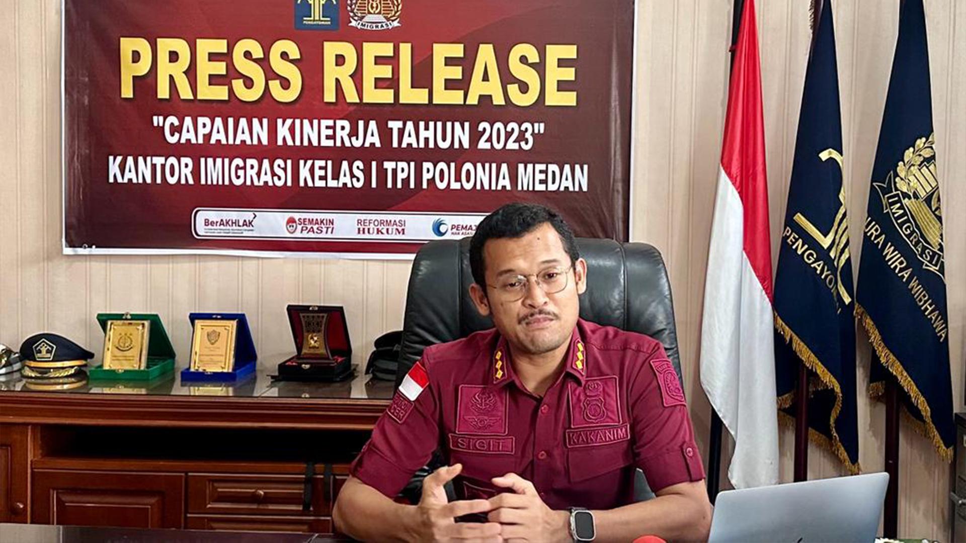 Kepala-Kantor-Imigrasi-Kelas-I-TPI-Polonia-Sigit-Setyawan.jpg