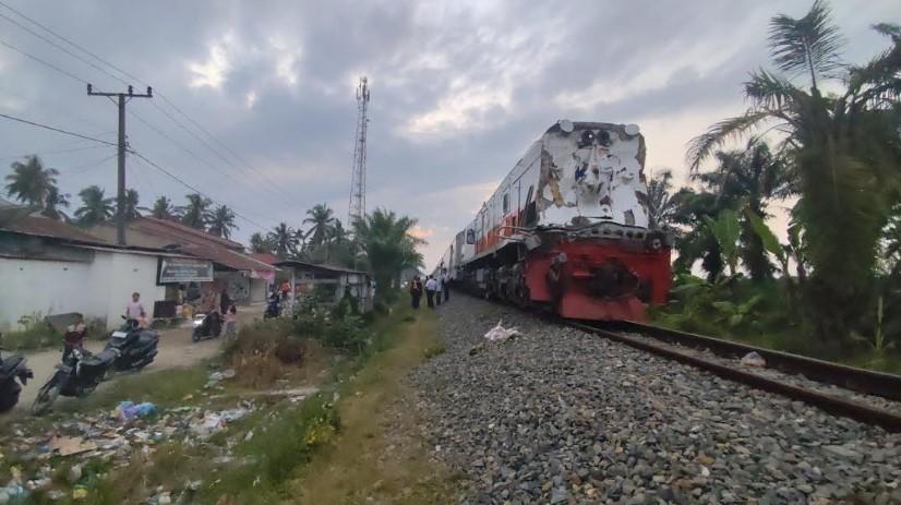 Kereta-Api-Putri-Deli-jurusan-Medan-Tanjungbalai-mengalami-kecelakaan-_1.jpg