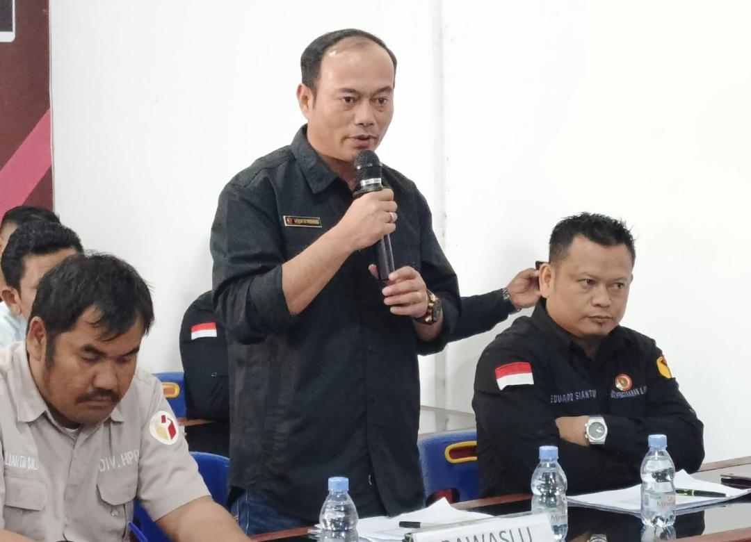 Ketua-Bawaslu-Humbahas-Henri-W-Pasaribu-saat-acara-penetapan.jpg