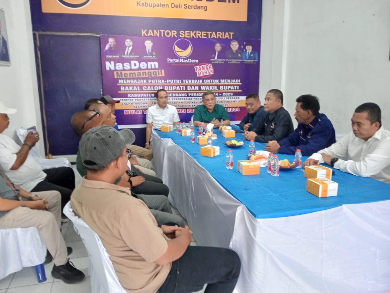 Ketua-DPRD-Deli-Serdang-Zakky-Shahri-duduk-berdampingan.jpg