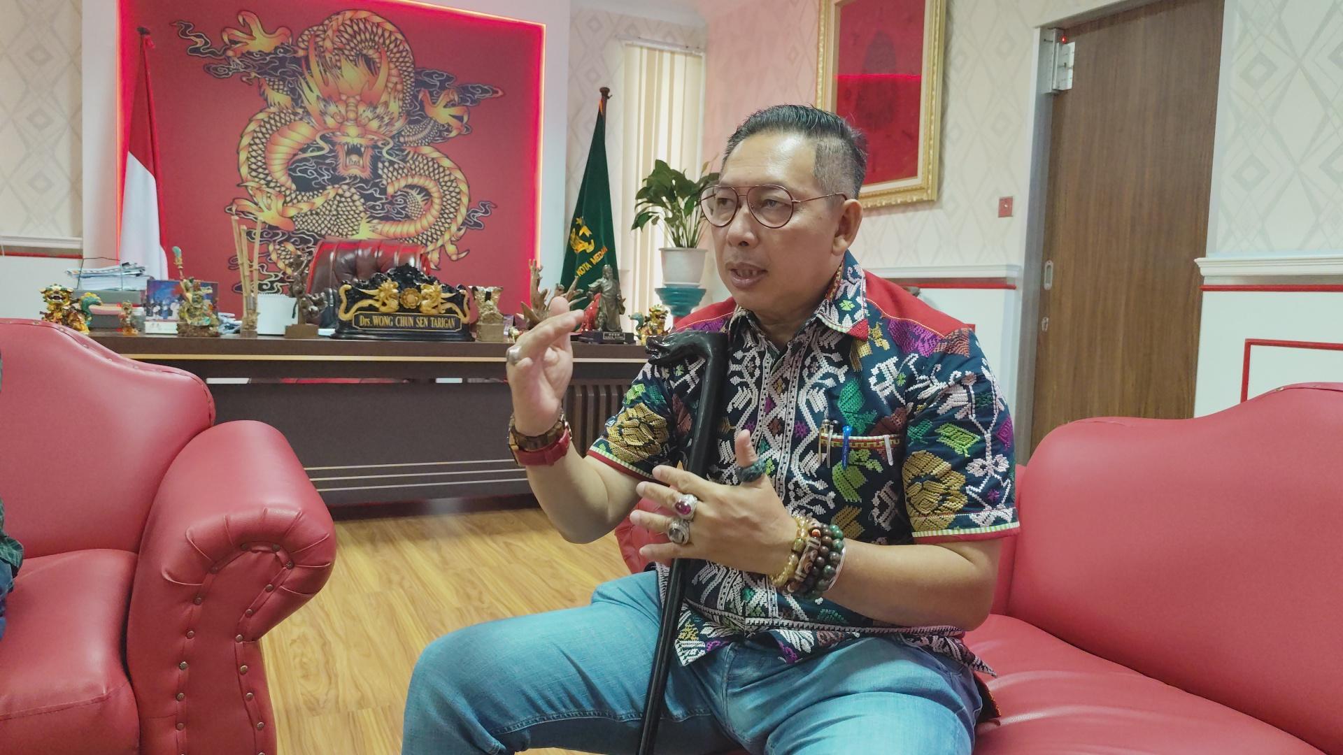 Ketua-DPRD-Medan-Wong-Chun-Sen-diwawancarai-Tribun-Medancom-di-ruang.jpg