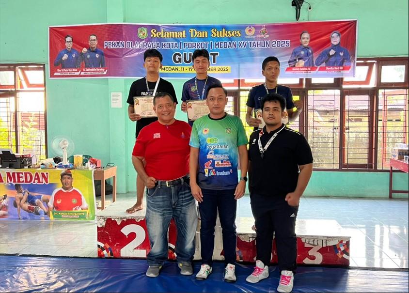 Ketua-KONI-Medan-Aswindy-tengah-dan-Ketua-Panitia-Aldo-Simangunsong.jpg