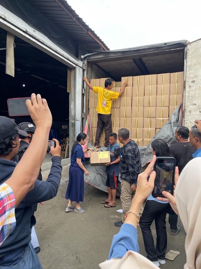 Komisi-Pemilihan-Umum-KPU-Kota-Medan-mulai-mendistribusikan-logistik.jpg