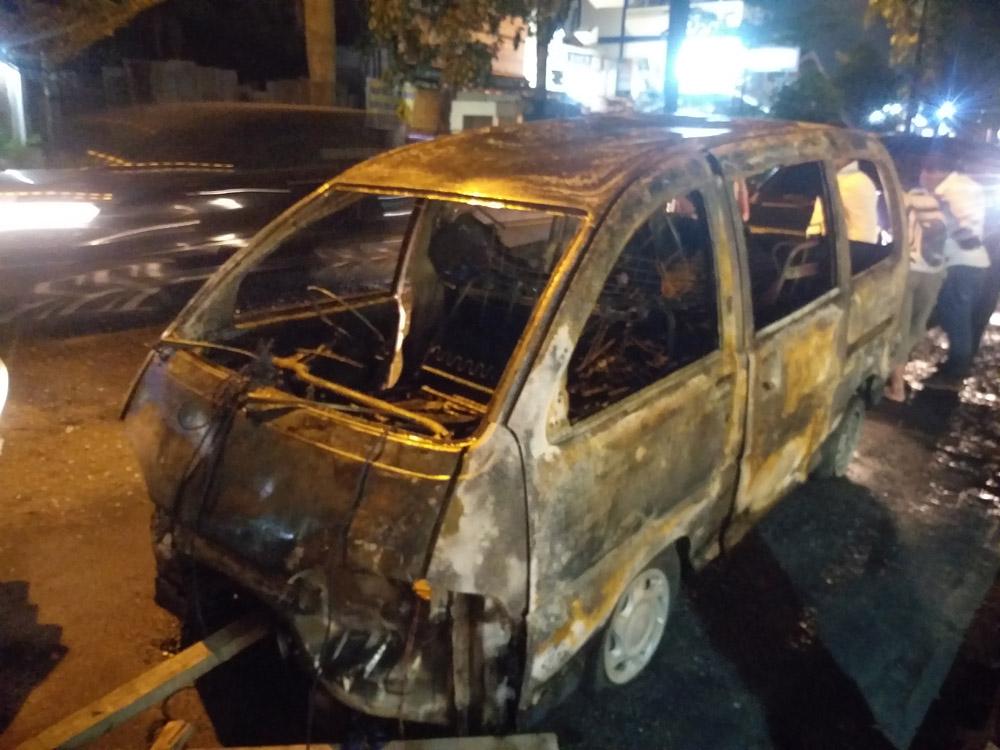 Kondisi-Mobil-yang-Hancur-Lebur-setelah-terbakar.jpg