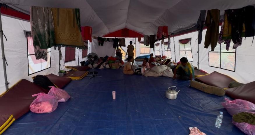 Kondisi-suasana-posko-tempat-pengungsian-penyintas-banjir-di-Simpang-Kelurahan.jpg