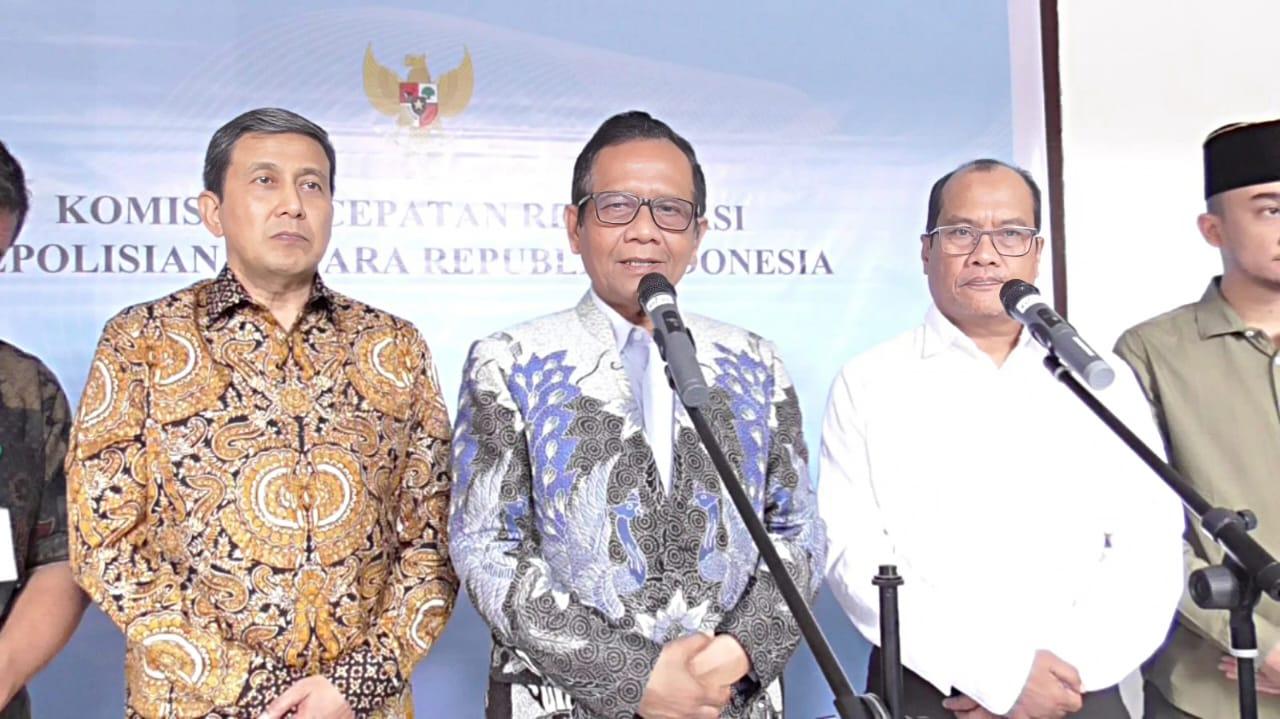 Konferensi-pers-Anggota-Komisi-Percepatan-Reformasi-Polri-Mahfud-MD.jpg