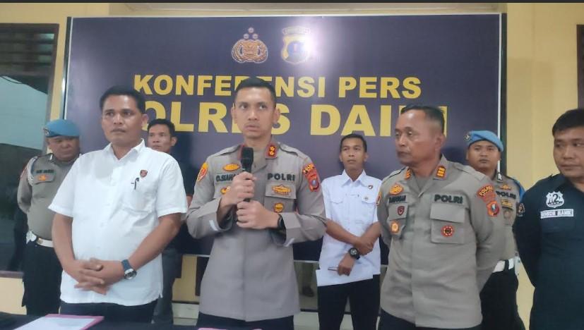 Konferensi-pers-di-Mapolres-Dairi-terkait-penganiayaan-di-Lae-Pondom.jpg