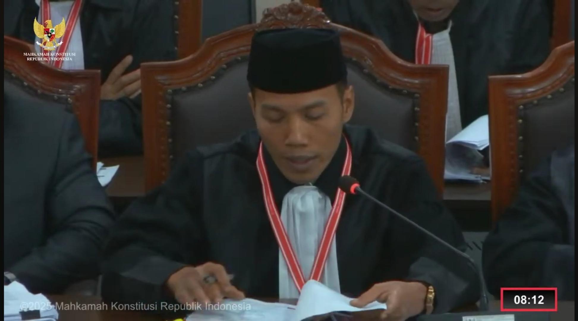 Kuasa-hukum-KPU-Sumut-Unoto-Dwi-Yulianto-saat-membacakan.jpg