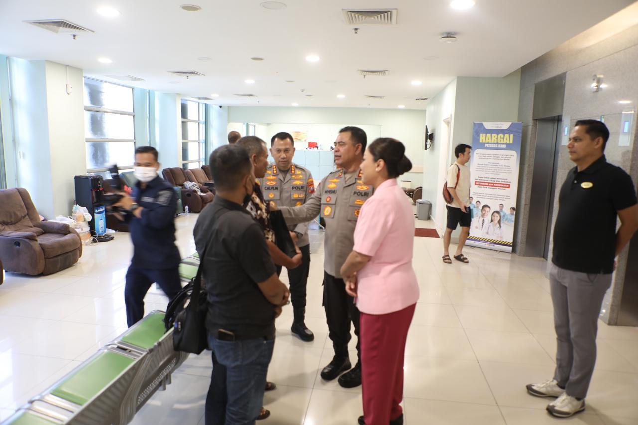 Dengan Empati dan Doa, Kombes Calvijn Dampingi Kapolda Sumut Jenguk Elida yang Tertabrak Polisi