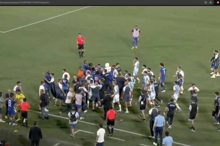 Laga-Prancis-vs-Argentina-sempat-diwarnai-kerusuhan-di-akhir-laga.jpg