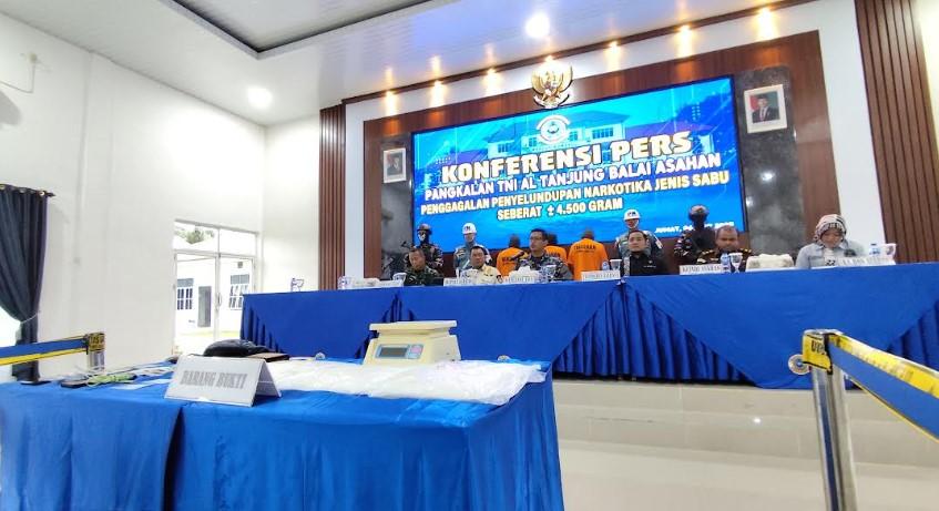 Lanal-Tanjungbalai-Asahan-merilis-tangkapan-narkotika-jenis-sabu-sabu.jpg