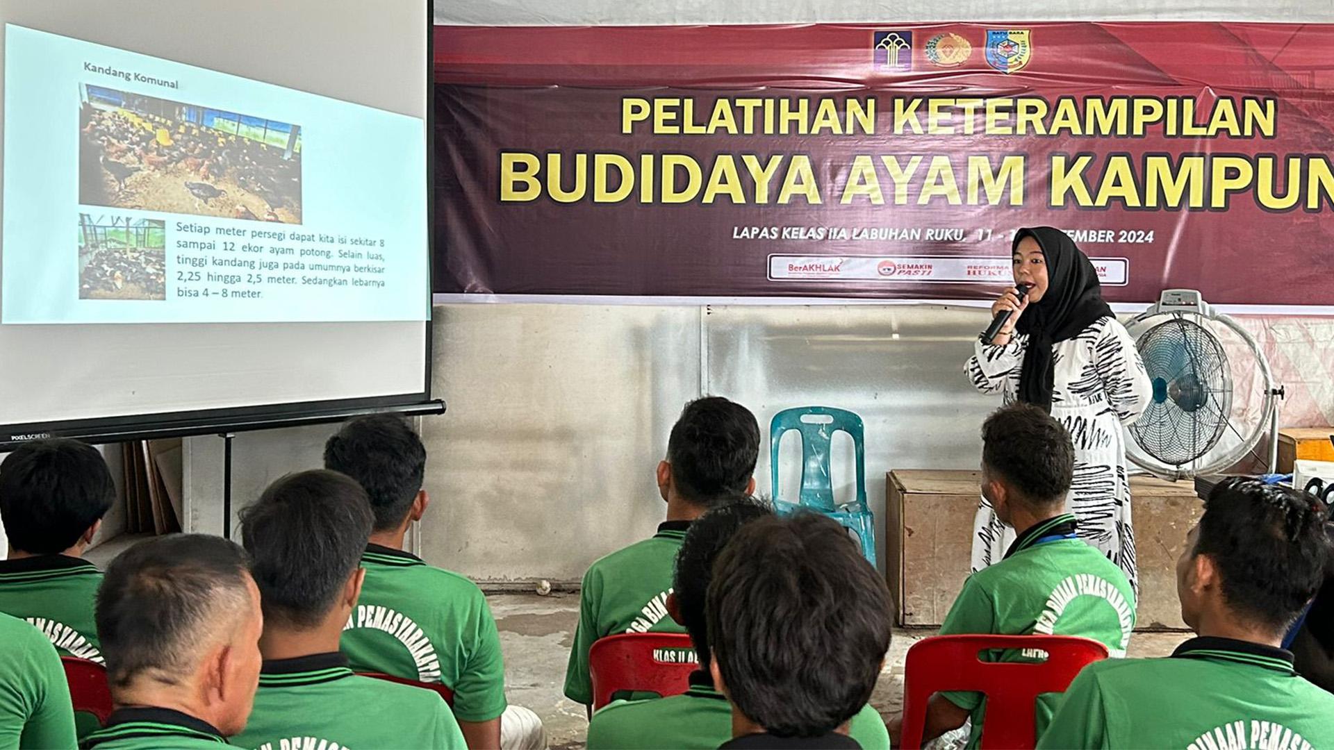 Gali Potensi Warga Binaan, Lapas Labuhan Ruku Gelar Pelatihan Budidaya Ayam Kampung