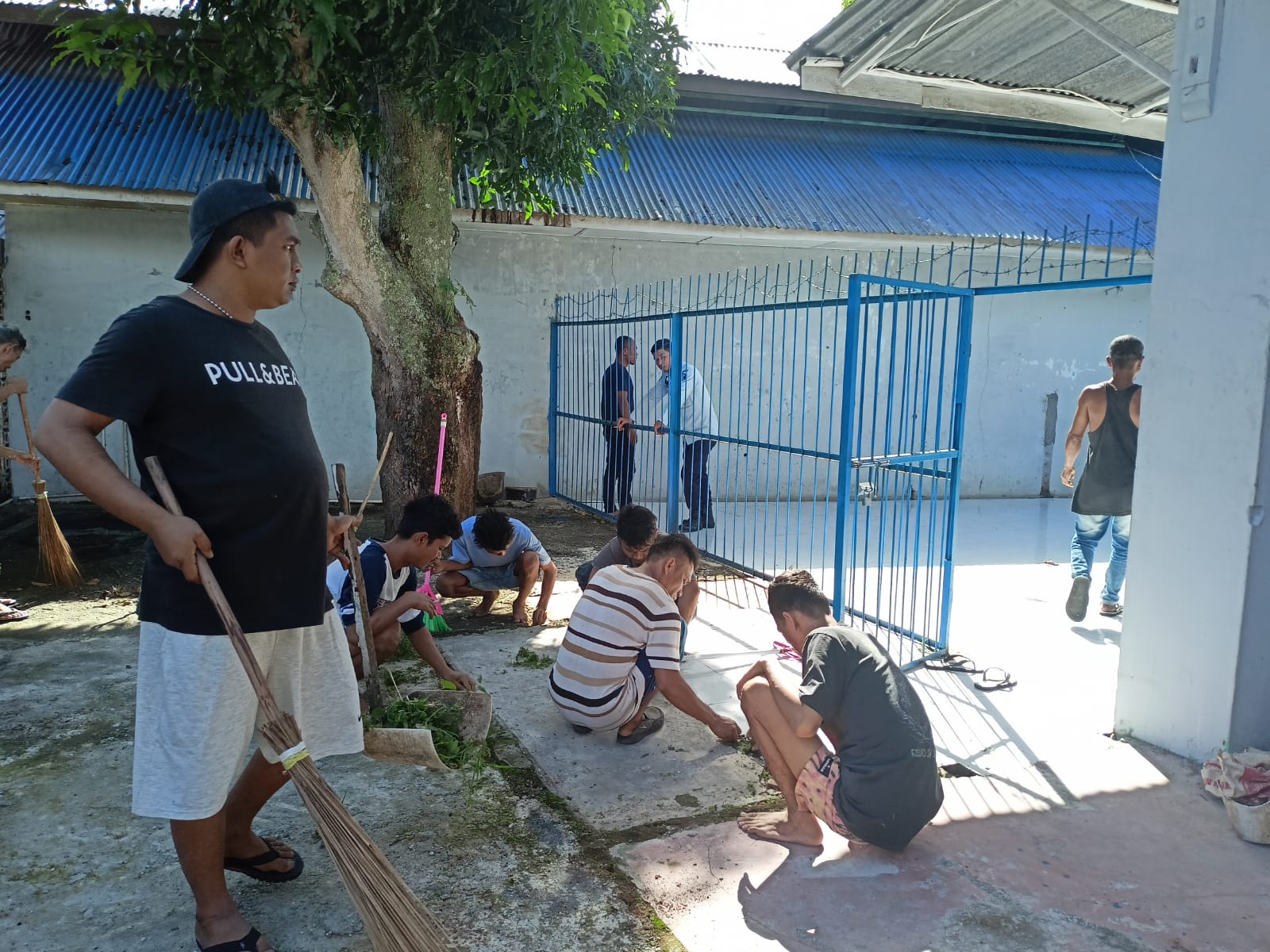 Lapas-Padangsidempuan-Bersih-bersih-Lingkungan.jpg