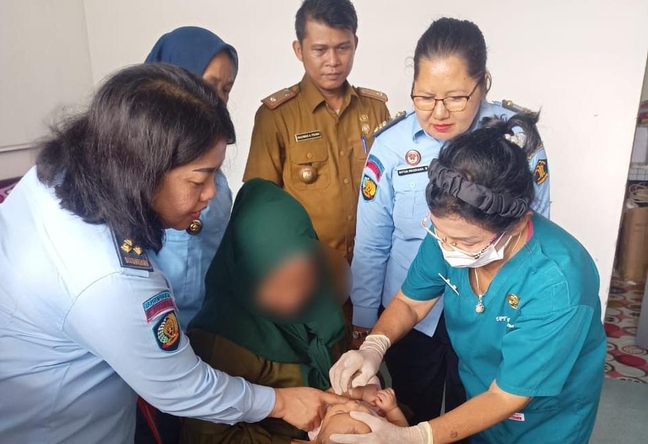 Lapas-Perempuan-Medan-berikan-Imunisasi-pada-Bayi-Warga-Binaan.jpg