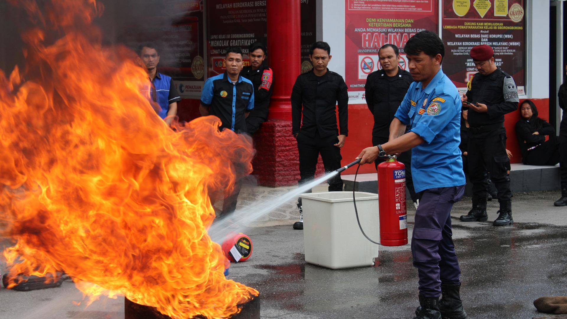Lapas-Siborongborong-Laksanakan-Sosialisasi-dan-Simulasi-Penanggulangan-Kebakaran.jpg