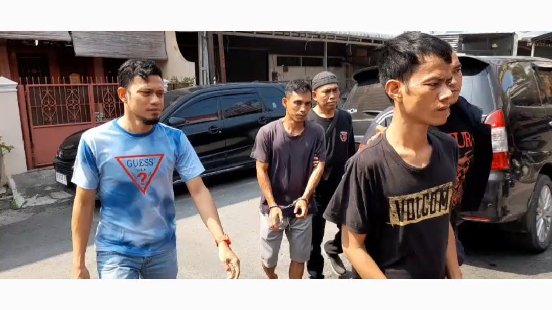 MODUS-BECAK-HANTU-Dua-pria-pelaku-pembobolan.jpg