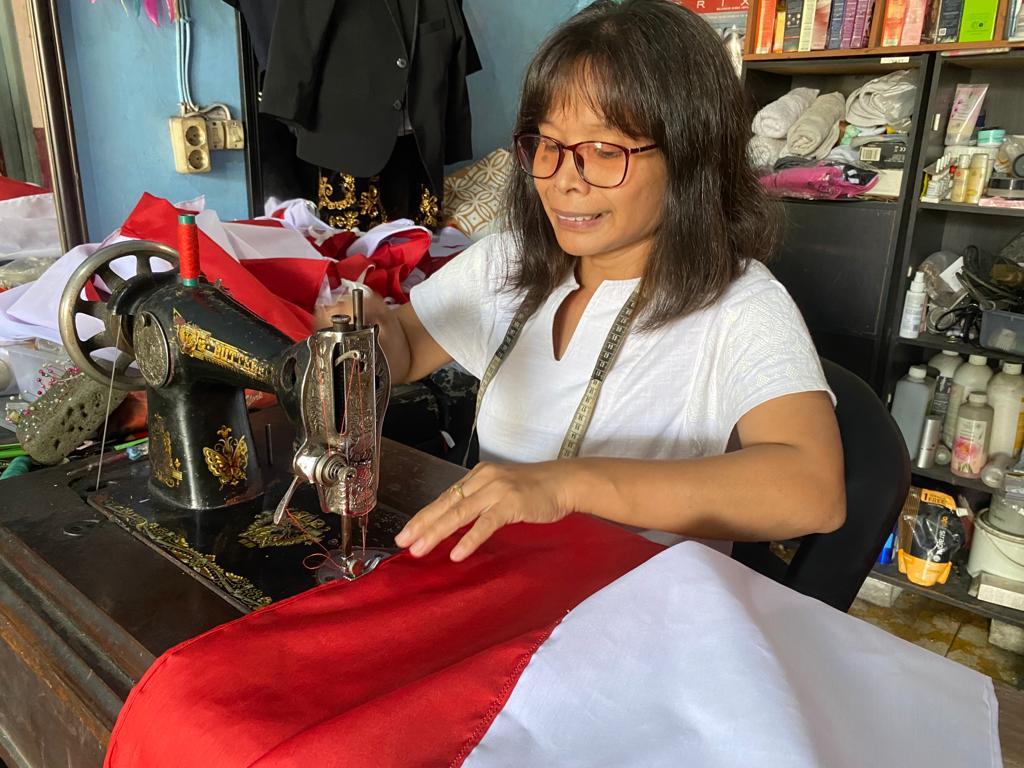 Maivo-Tobing-penjahit-bendera-di-Medan.jpg
