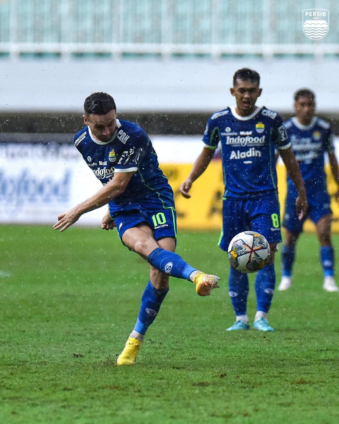 Marc-klok-gol-persib-arema.jpg