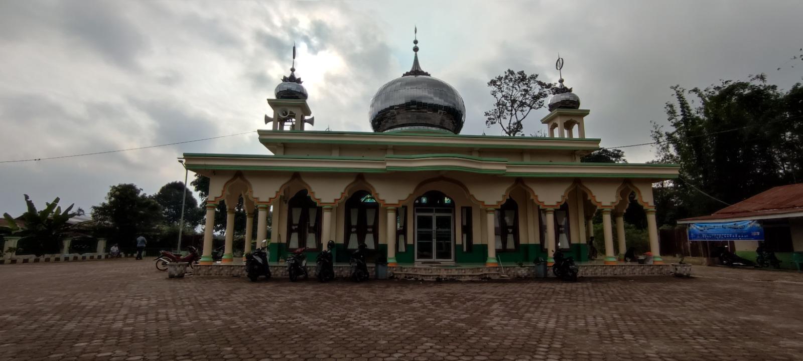 Masjid-Besar-Jami-yang-berada-di-Jalan-Lae-Pinang-Desa-Bintang-Mersada.jpg