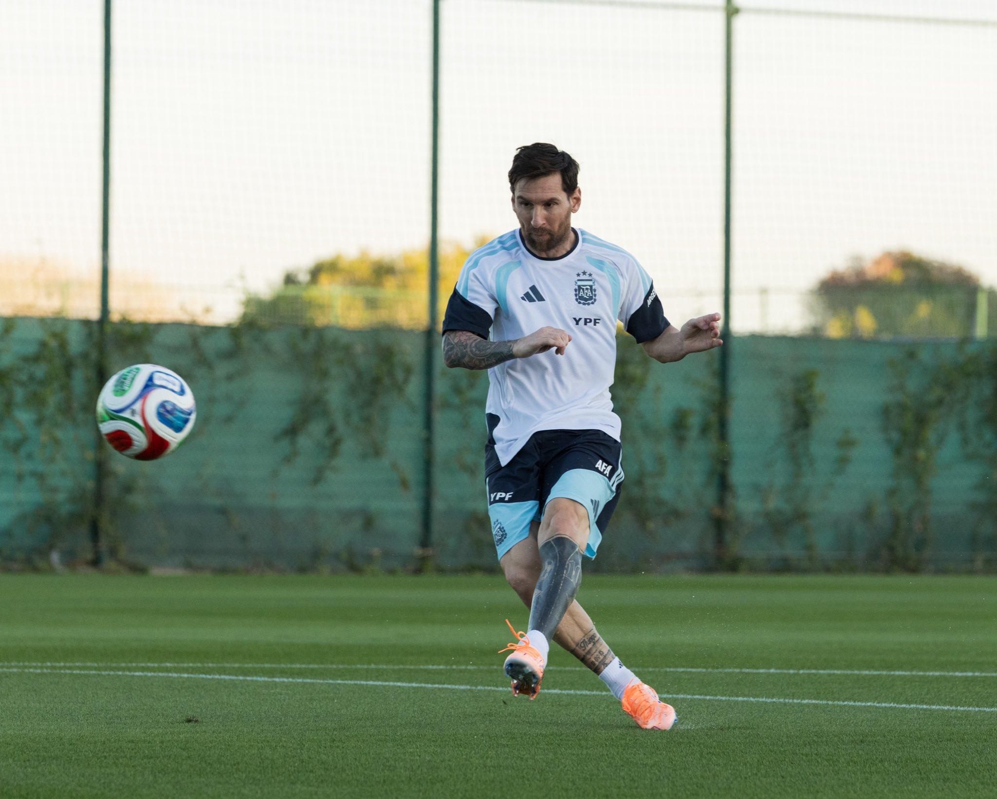 Messi-latihan-argentina-202.jpg