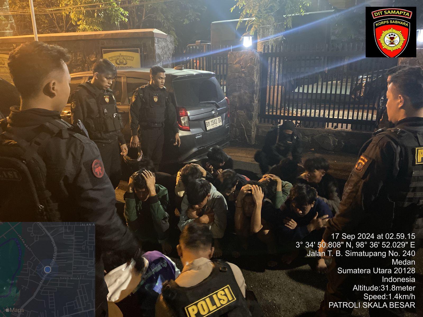 Momen-personel-Polisi-menangkap-12-anggota-geng-motor.jpg