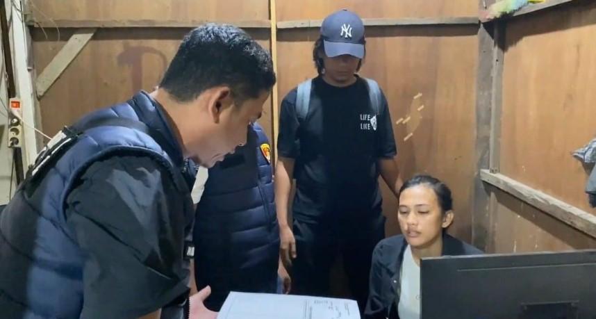 Momen-personel-Sat-Reskrim-Polrestabes-Medan-menggerebek-2-warung-internet.jpg