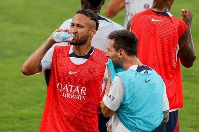 Neymar-messi-minum.jpg