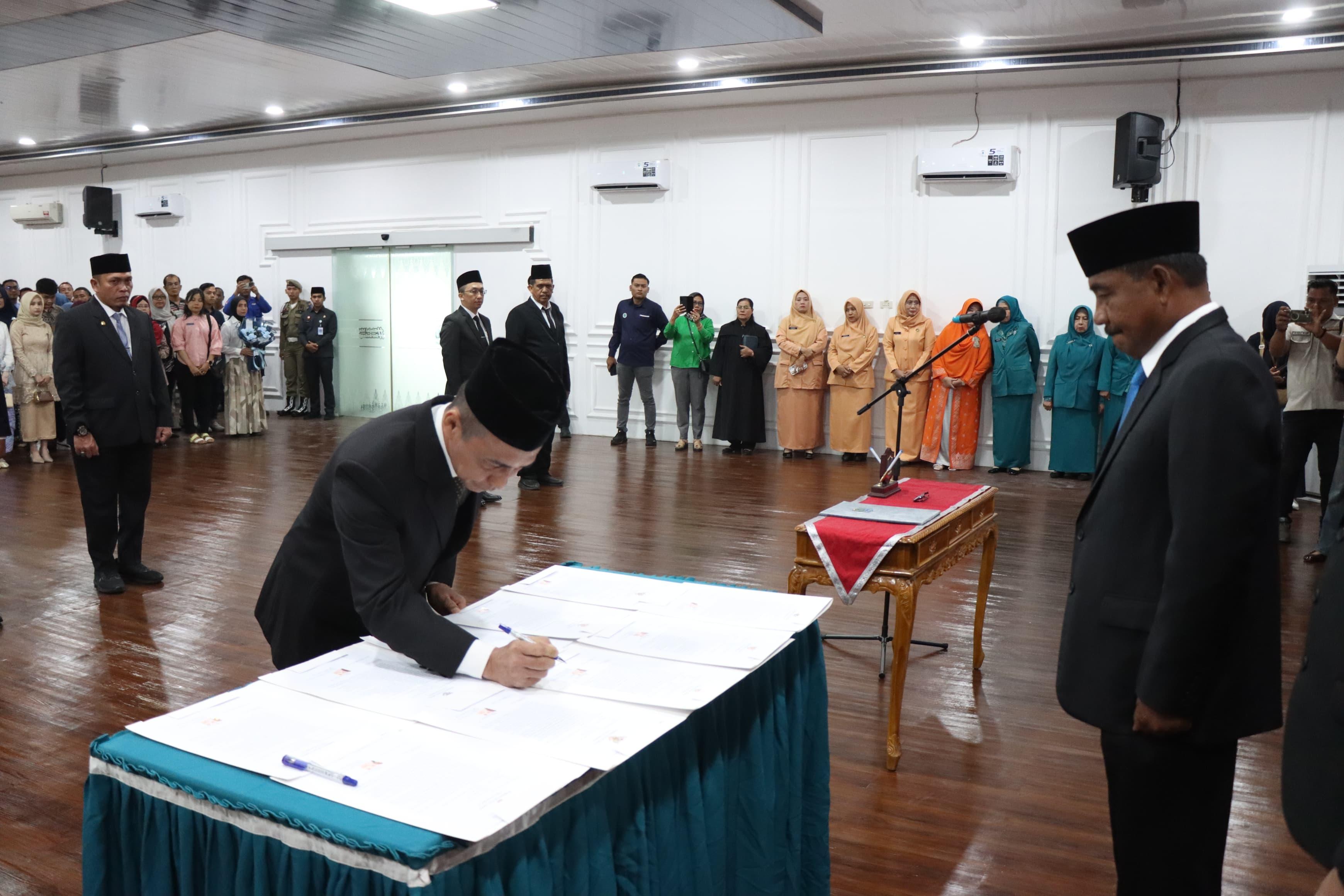 PELANTIKAN-Wali-Kota-Binjai-Amir-Hamzah-didampingi.jpg