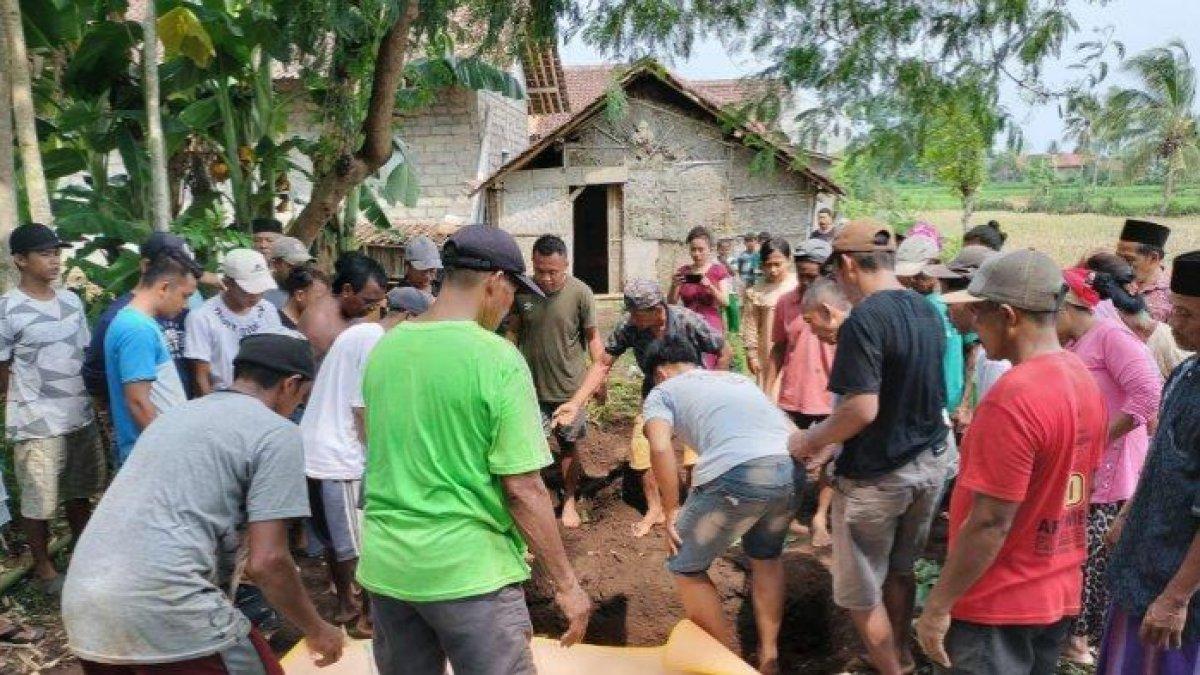 PILU-Makam-Lansia-Dibongkar-WargaPadahal-Belum-Sehari-Dikubur-Rupanya-Tanah-Dijual-ke-Mantan-Kades.jpg