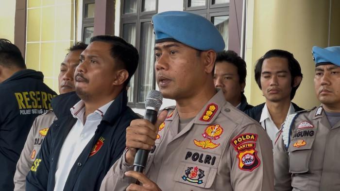 POLISI-LEMPAR-HELM-Kabid-Propam-Polda-Banten-Kombes-Pol.jpg