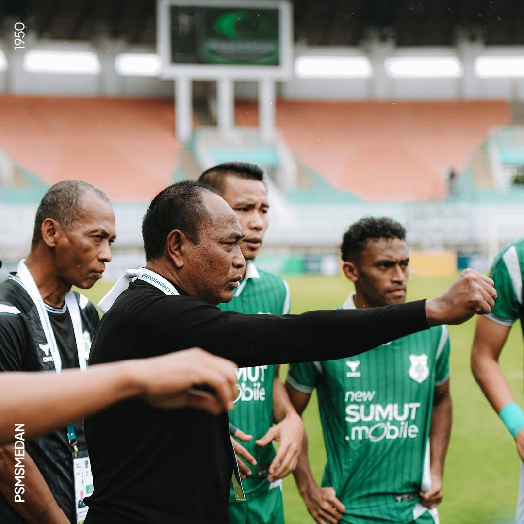PSMS-MEDAN-Pelatih-Kepala-PSMS-Medan-Kas-Hartadi-memberikan.jpg