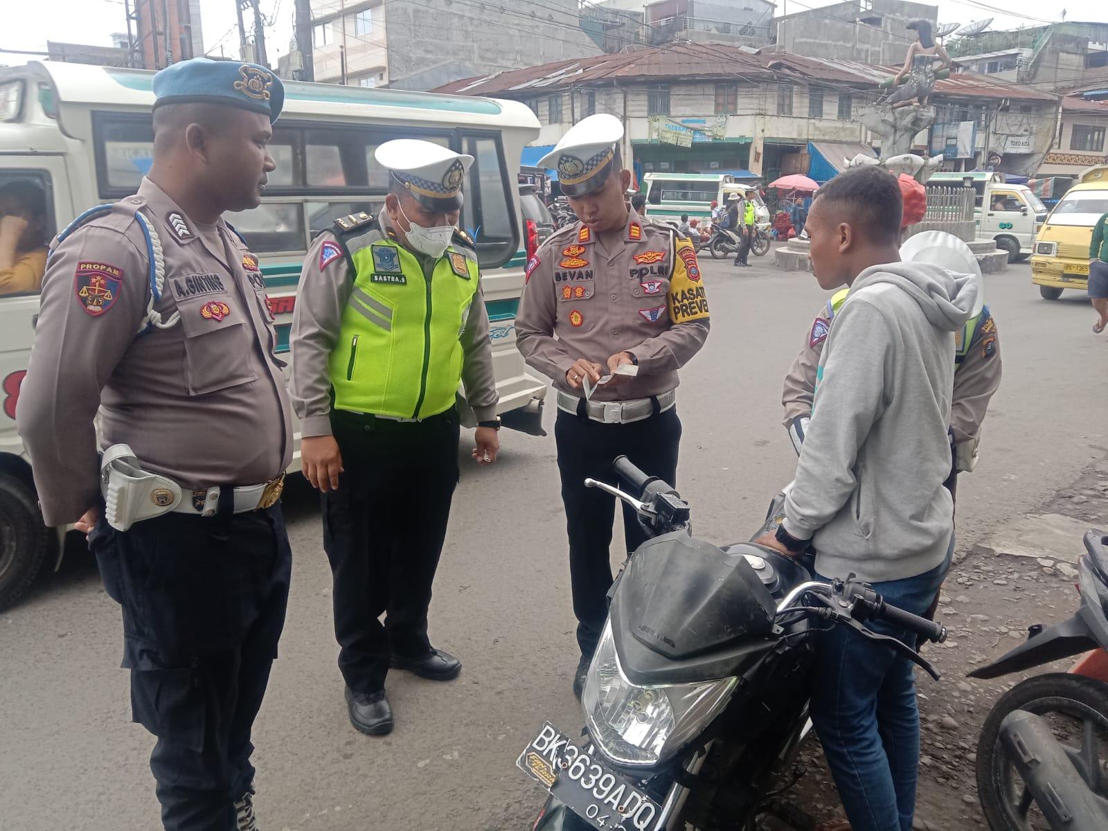 Satlantas Polres Karo Tindak Puluhan Pelanggar di Hari Pertama Ops Zebra Toba 2023