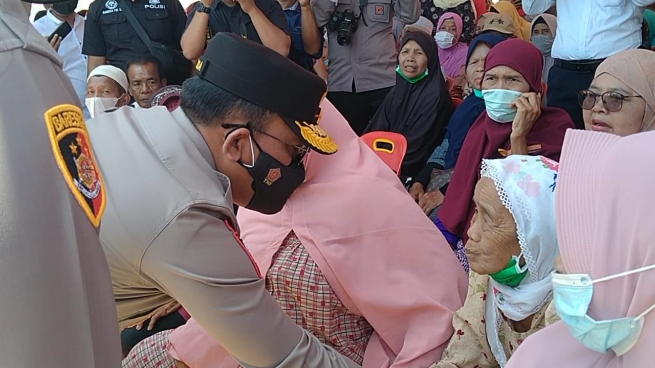 Nenek Berusia 85 Tahun Tak Nyangka Ditemui dan Diajak Kapolda Sumut Bercerita