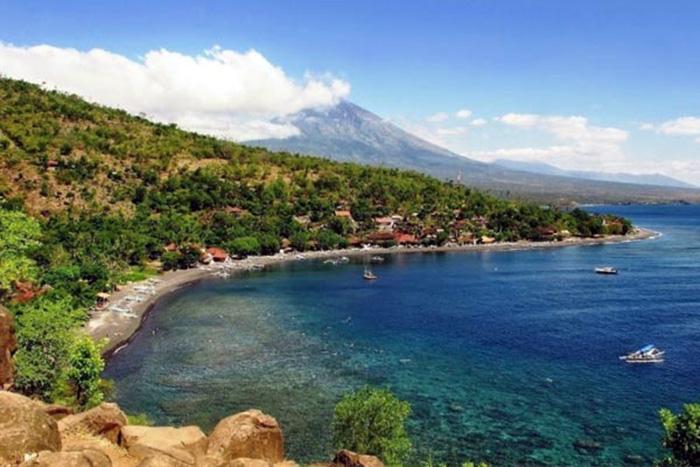 Pantai-Amed-menjadi-salah-satu-pantai-terbaik-di-Pulau-Bali.jpg