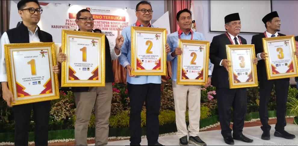 Para-Calon-Bupati-dan-Wakil-Bupati-Deli-Serdang-menunjukkan-nomor-urut-yang-didapat.jpg
